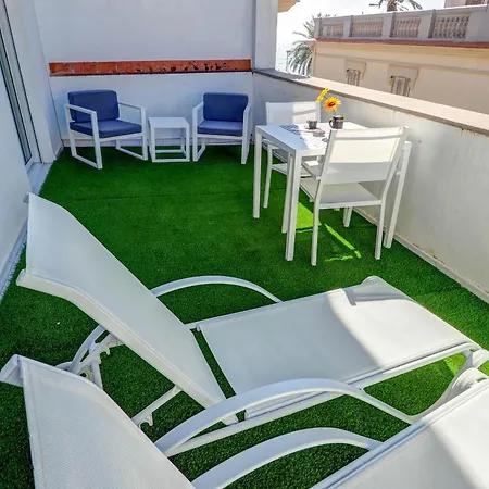 White Penthouse By Hello Homes * 锡切斯
